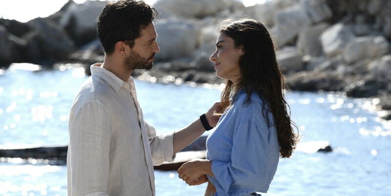 Voglio crederci: il film romantico turco di Netflix racconta di una giornalista e un fotografo che si rincontrano dopo anni