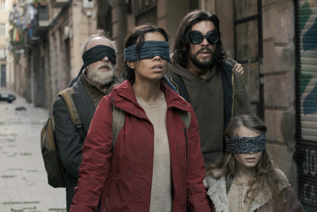 Bird Box - Barcellona: su Netflix il film che racconta di una forza misteriosa che decima la popolazione mondiale