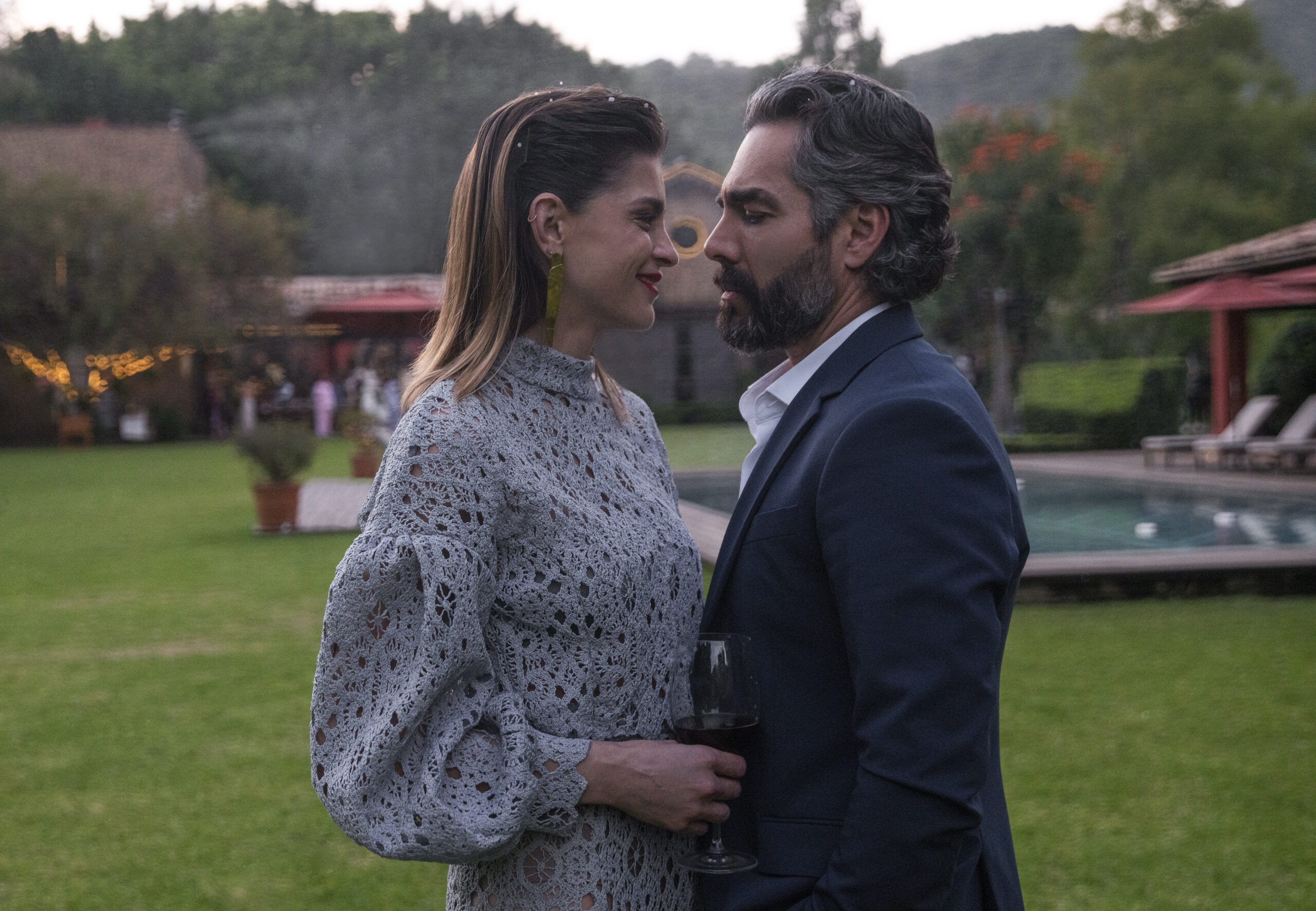 Le vedove del giovedì: su Netflix arriva la serie messicana che racconta di una donna che trova il marito e due amici morti in casa