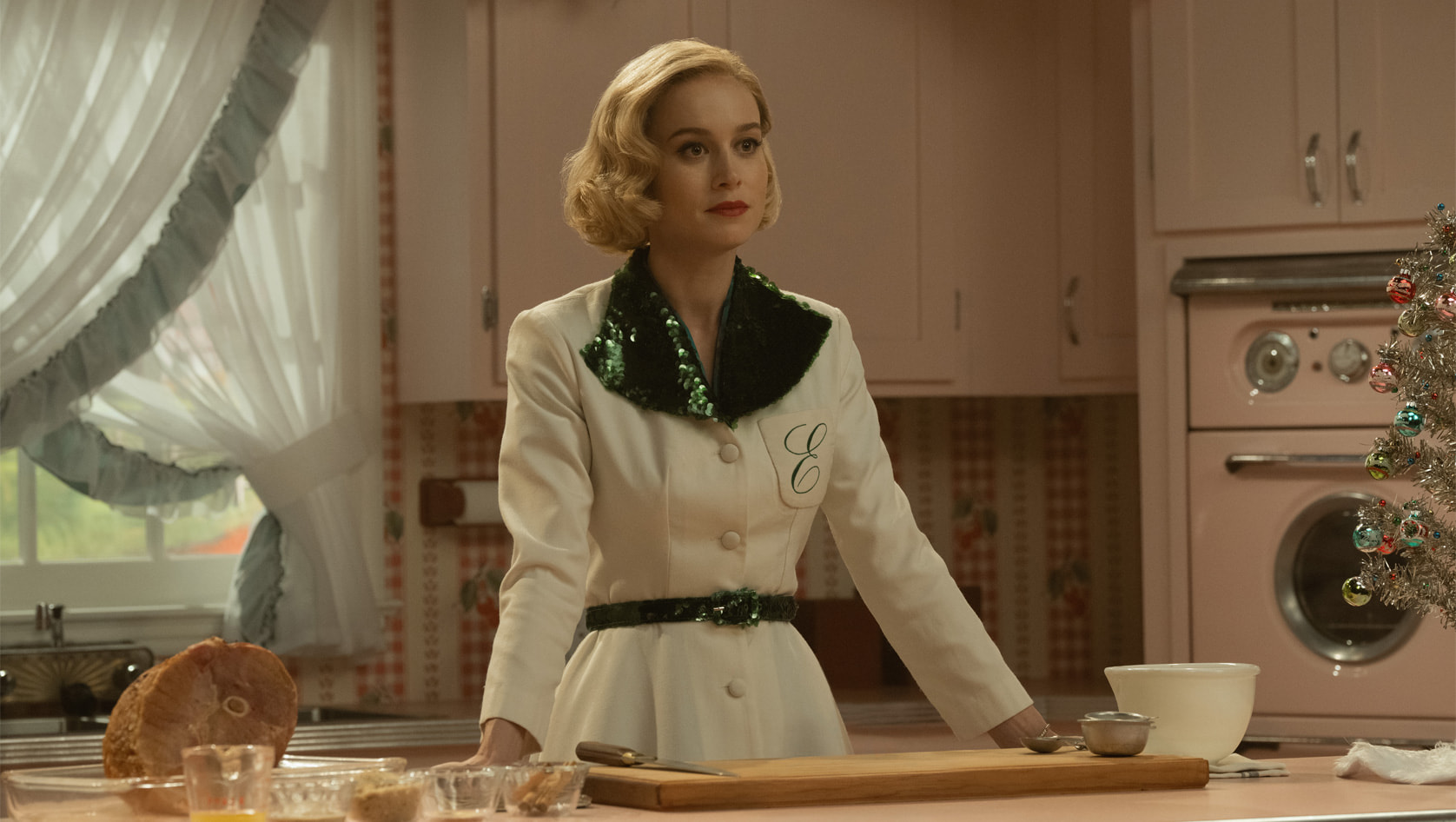 Lezioni di chimica: ecco il trailer della serie interpretata e prodotta da Brie Larson in uscita il 13 ottobre su Apple TV+