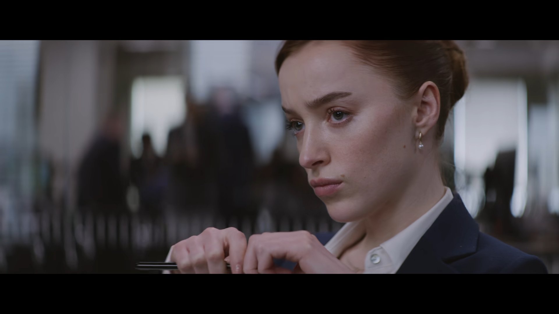 Phoebe Dynevor parla del successo dopo Bridgerton e dell'attenzione mediati: «Non mi aspettavo che il mio mondo cambiasse»