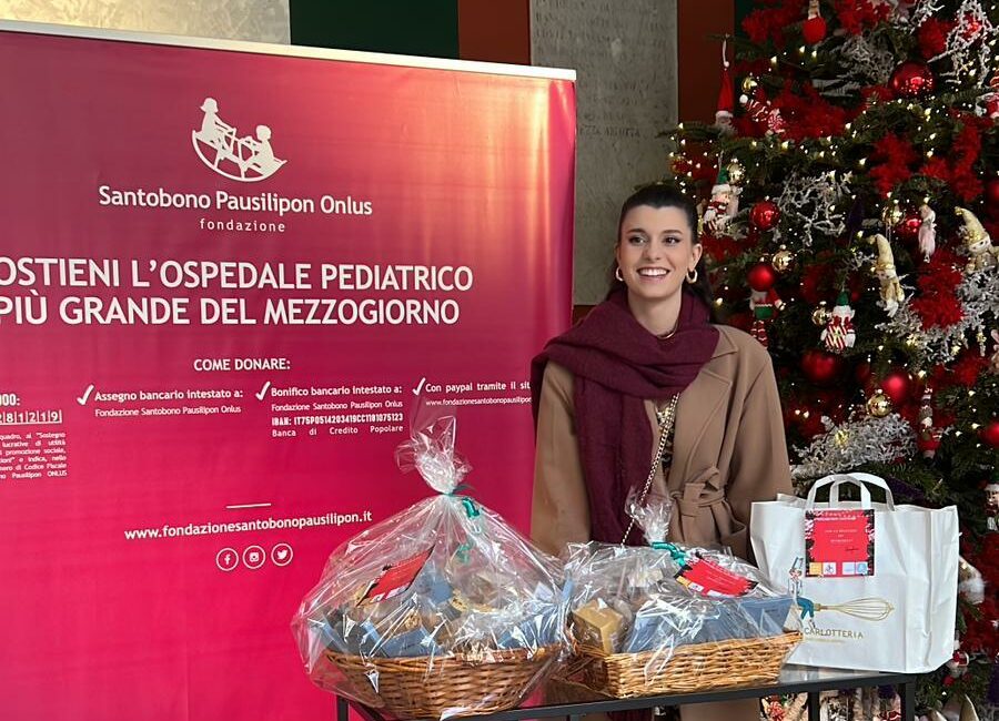 Giovanna Sannino regala un sorriso ai bambini del Santonobono Pausillipon
