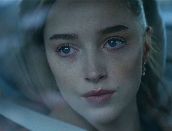 Phoebe Dynevor sarà la protagonista del thriller di Tommy Wirkola