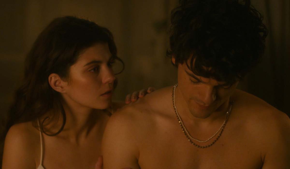 My Lady Jane: Edward Bluemel parla di come è stato lavorare accanto ad Emily Bader