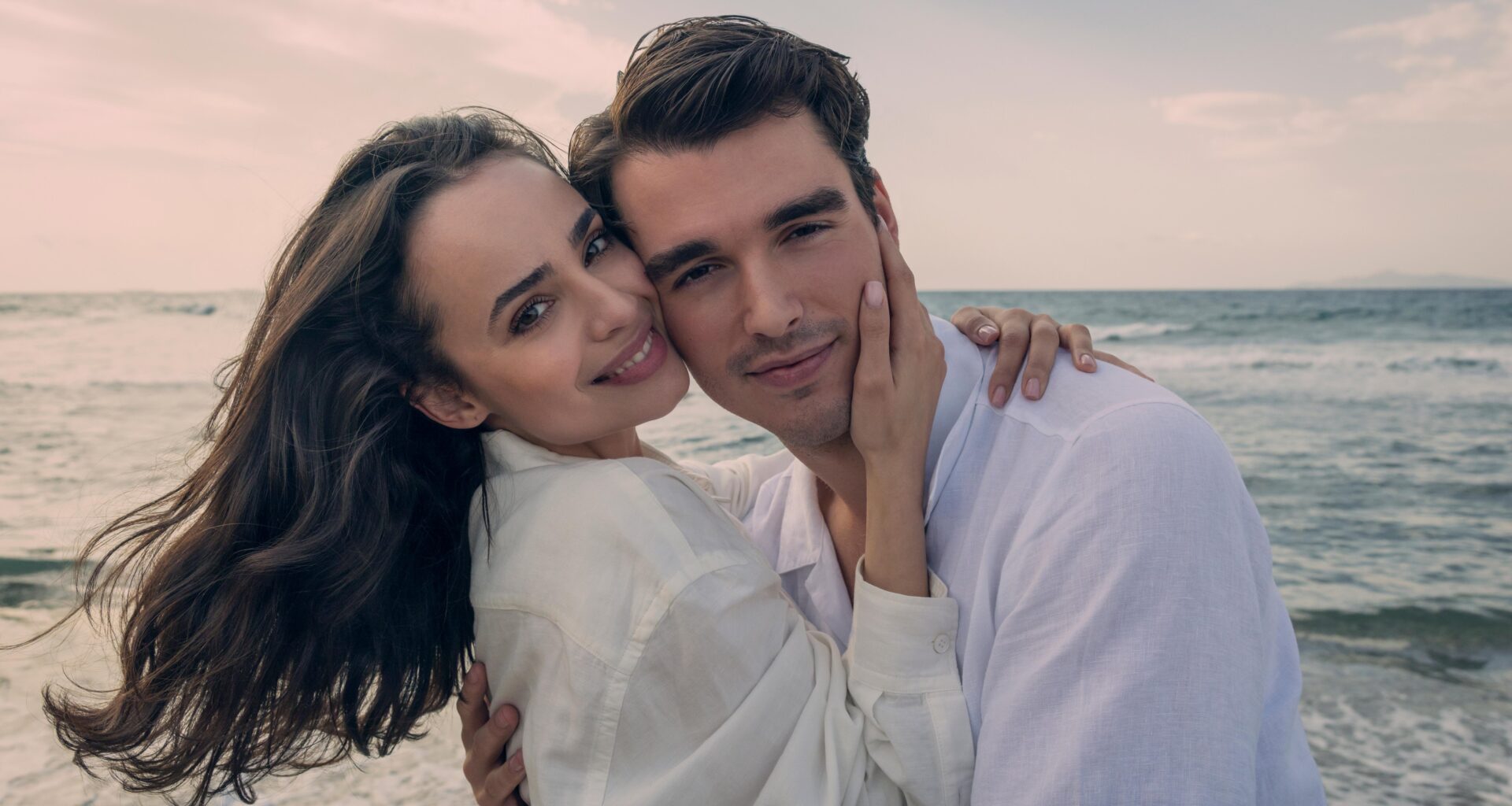 Il mio anno a Oxford: Sofia Carson e Corey Mylchreest sono i protagonisti del nuovo film di Netflix