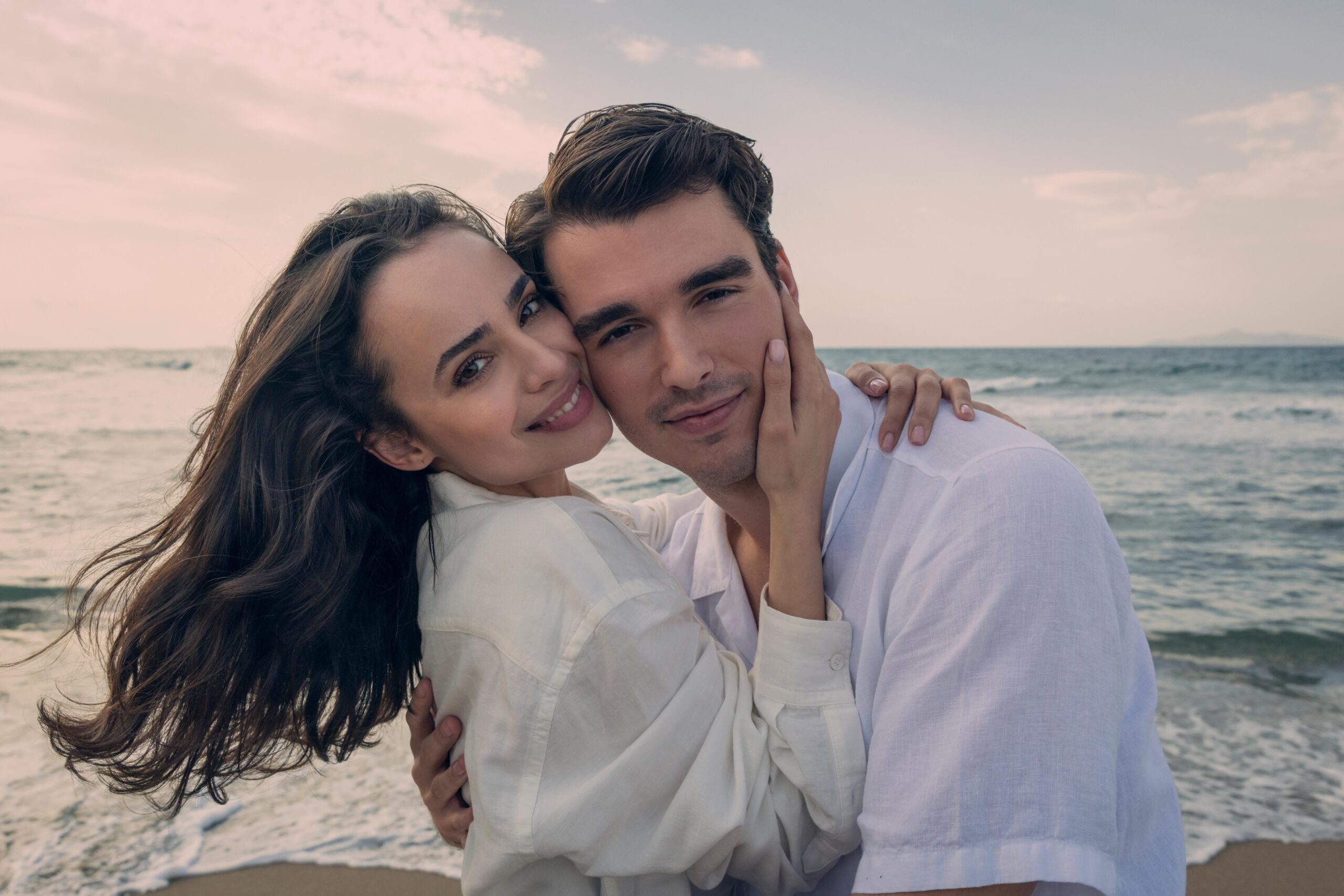 Il mio anno a Oxford: Sofia Carson e Corey Mylchreest sono i protagonisti del nuovo film di Netflix