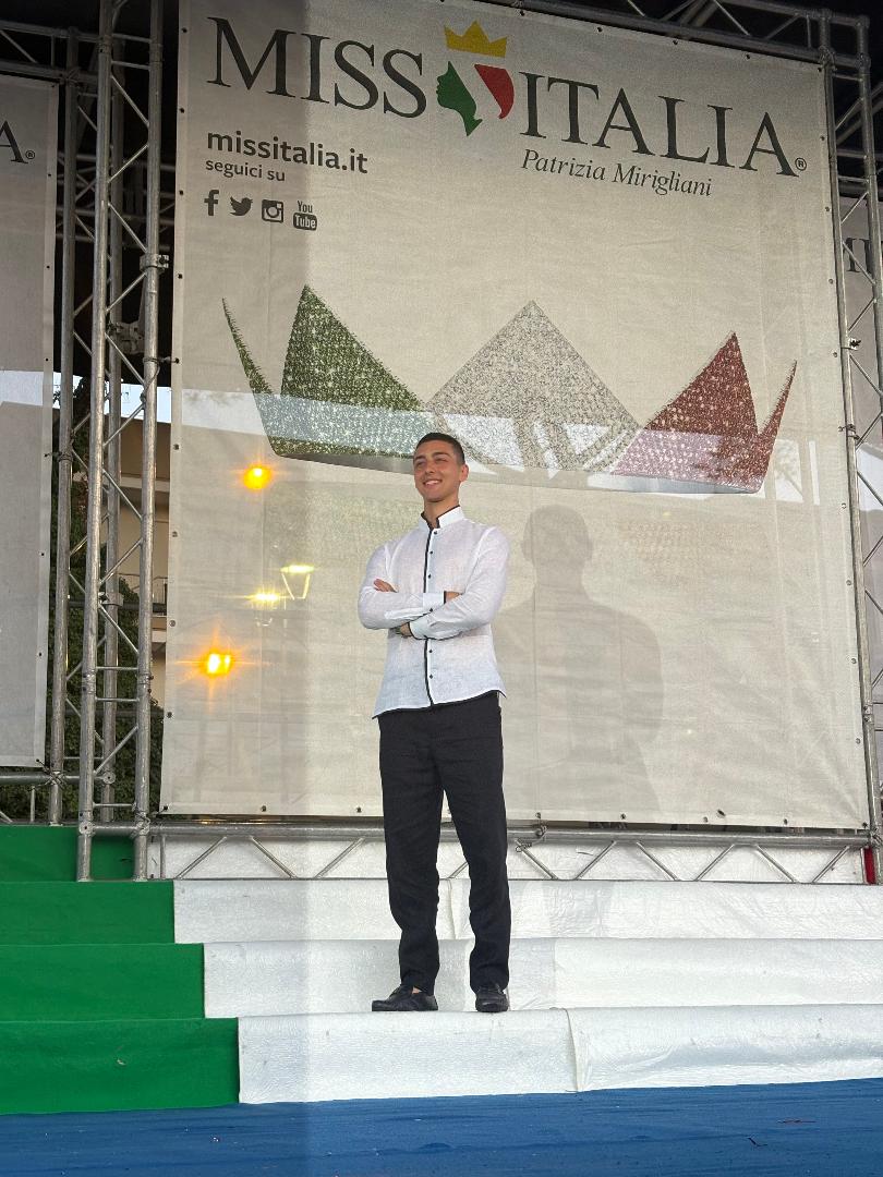 Luigi Zeno premia Miss Mascotte per Miss Italia a Pompei 