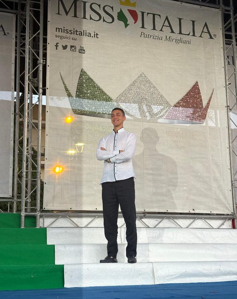 Luigi Zeno premia Miss Mascotte per Miss Italia a Pompei