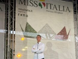 Luigi Zeno premia Miss Mascotte per Miss Italia a Pompei