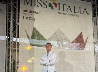 Luigi Zeno premia Miss Mascotte per Miss Italia a Pompei