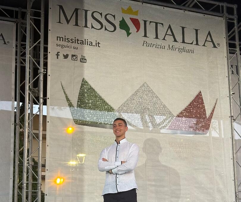 Luigi Zeno premia Miss Mascotte per Miss Italia a Pompei