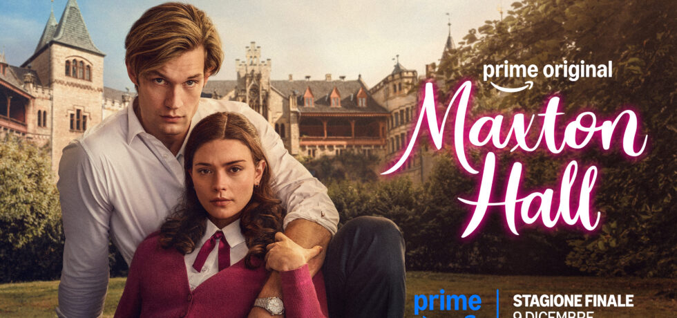 MAXTON HALL - IL MONDO TRA DI NOI: Il poster ufficiale della terza e ultima stagione, dal 9 dicembre su Prime Video